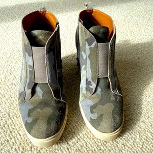 Linea Paolo Camo Wedge Sneaker. Size 7.5